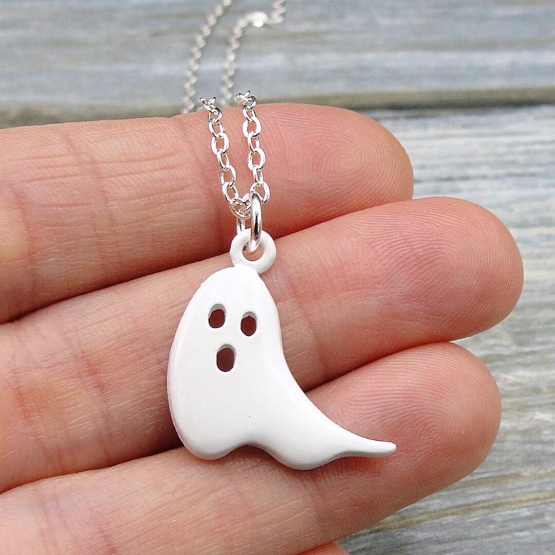 Halloween Ghost Pendant Necklace | 3D Glow In The Dark Gothic Resin Jewelry For Women & Men - Spooky Party Accessory