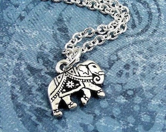 Collar de elefante indio, amuleto gita de elefante indio plateado en una cadena de cable de plata