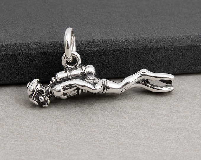 925 Sterling Silver 3D Scuba Diver Charm for Necklace or Bracelet, Deep Sea Diving Pendant, Snorkeling Jewelry