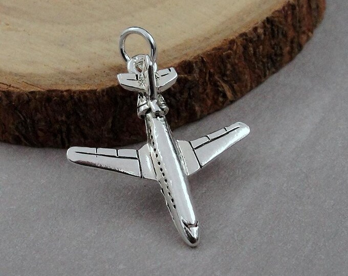 Airplane Charm, Silver 3D Airplane Pendant, Airplane Necklace Charm, Boeing 747 Charm, 3D Jet Charm, Flight Attendant Gift, Air Pilot Gift