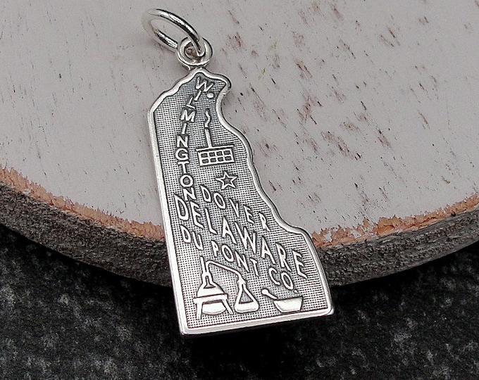 Delaware Charm, 925 Sterling Silver Delaware State Charm for Necklace or Bracelet, Delaware Souvenir, Wilmington Charm, Dover Charm