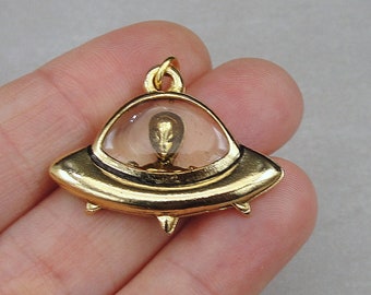 UFO Charm, Gold UFO Spaceship Charm for Necklace or Bracelet, UFO with Alien Charm, Alien Charm,  Flying Saucer Charm, Alien Themed Jewelry