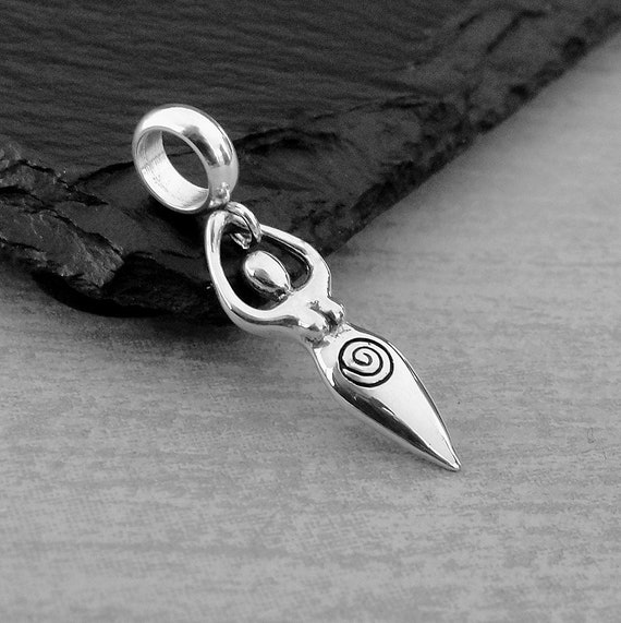 Vintage Fertility Goddess Pendant Necklace – Symbolic Wish Gift Jewelry For Women In Velvet Bag - View #5
