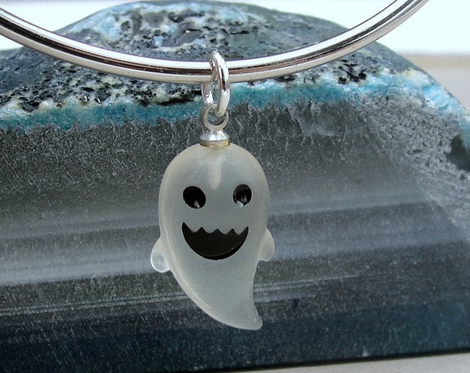 Ghost Charm, White Resin Ghost Pendant, Spooky Halloween Charm, Necklace Charm, Bracelet Charm, Halloween Charm Jewelry