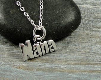 Nana Halskette, Sterling Silber Nana Charm an einer silbernen Kabelkette