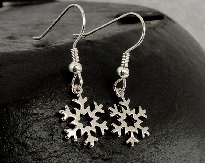 Snowflake Earrings, SIlver Snowflake Dangle Earrings, Snowflake Dangles, Christmas Jewelry, Snowflake Jewelry, Winter Earrings