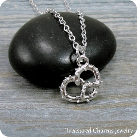 ◆VINTAGE HOLLYWOOD◆ Pretzel NecklaceVH23N6NE001B 05853 Pretzel Necklace, Silver Pretzel Charm on a Silver Cable