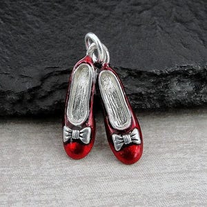Charm chaussons rubis, collier chaussons rubis argent et rouge, breloque chaussures rouges, collier chaussons rubis, breloque chaussons ballerines rouges 3D