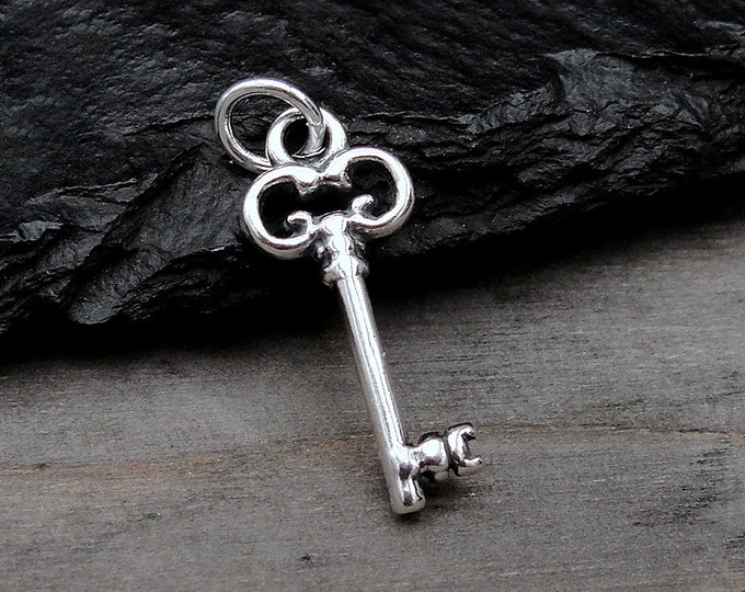 Sterling Silver Skeleton Key Charm, Skeleton Key Pendant, Old Fashioned Key Charm, Clover Key Charm, Bracelet Charm, Necklace Charm