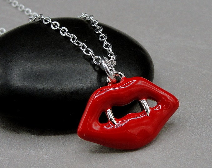 Red Vampire Fangs Necklace, Red Lips Necklace, Vampire Teeth Charm, Halloween Necklace, Halloween Jewelry, Goth Necklace, Goth Vampire Gift