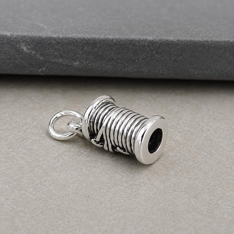 Sterling Silver 3D Spool of Thread Charm, Sewing Pendant, Quilting Charm, Seamstress Gift Jewelry 画像 3