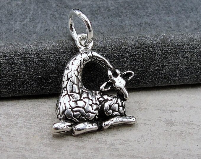 Giraffe Charm, 925 Sterling Silver Giraffe Charm for Necklace or Bracelet, Zoo Charm, Safari Charm, Giraffe Gift, Giraffe Jewelry