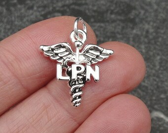 LPN Krankenschwester-Anhänger Mit Pflegehut – Europäische Perle Aus Silberfarbiger Legierung (Charm Für Armband)