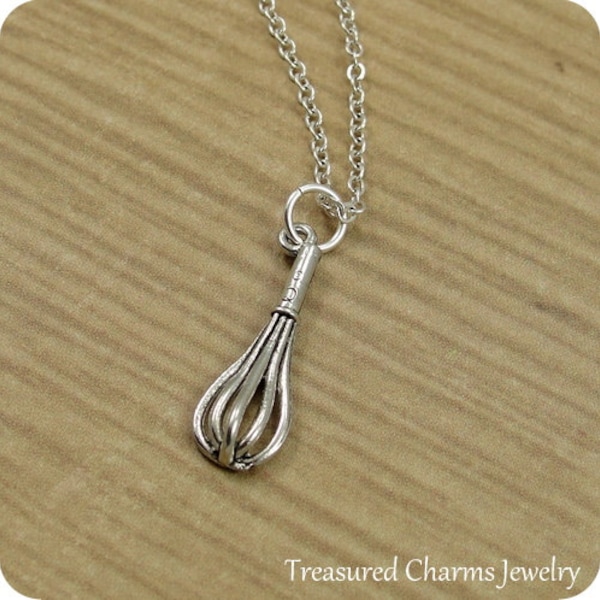 Collier de fouet Bakers, charme de fouet de cuisson en argent sur une chaîne de câble en argent