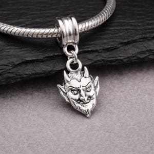 Teufel Europäischer Charme, Silber Teufel Gesicht Anhänger, Satan Anhänger mit Öse, Halloween Anhänger, Halloween Großloch Perle