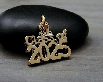 Class of 2025 Charm, Graduation Charm, Gold Class of 2025 Charm, 2025 Graduation Pendant, Graduation Gift, Graduation Jewelry