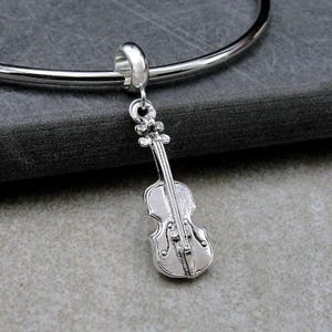 Breloque européenne violon, breloque violon en argent, breloque violoncelle avec bélière, breloque violon, breloque instrument à cordes, grand trou