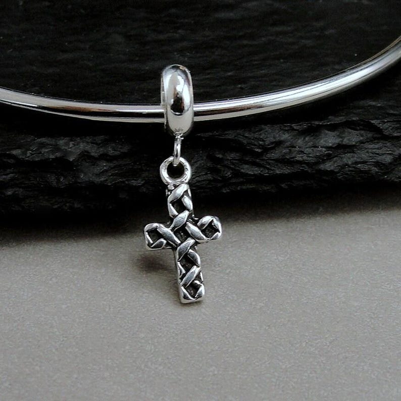 Ciondolo pendente con croce religiosa in argento Sterling 925, ciondolo europeo con piccola croce, ciondolo con croce sacra, ciondolo per bracciale, perlina con foro grande, gioielli religiosi immagine 1