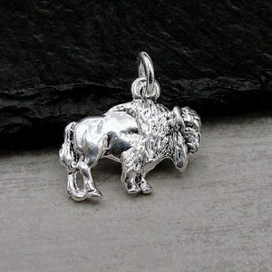 Ciondolo a forma di bufalo, ciondolo a forma di collana in argento a forma di bufalo, ciondolo a forma di bisonte americano, ciondolo a forma di rodeo da cowboy, regalo a forma di bufalo, gioielli a forma di bufalo