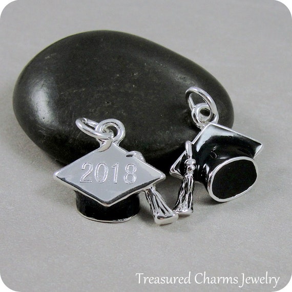 Year 2018 Charm Graduation Cap and Tassel Sterling Silver Year 2018 Charm Graduation Cap and Tassel Sterling Silver