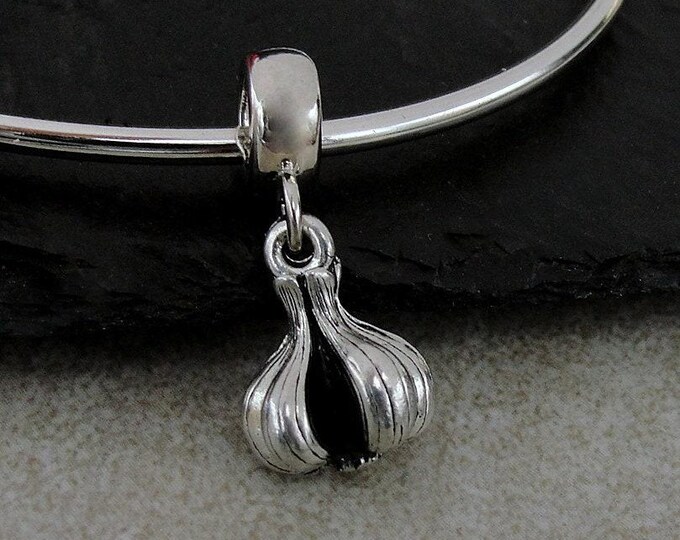 Garlic Bulb European Dangle Bead Charm - Silver Garlic Bulb Charm for European Bracelet - Garlic Clove Charm - 3D Garlic Charm - Garlic Gift