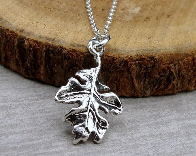 Oak Leaf Necklace, 925 Sterling Silver Oak Leaf Charm Necklace, Autumn Necklace, Fall Necklace, Autumn Charm, Fall Charm, Nature Necklace