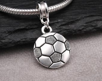 Dije de balón de fútbol de plata para pulsera europea, colgante deportivo, colgante de bola de doble cara con gran agujero en el enganche de cuentas.