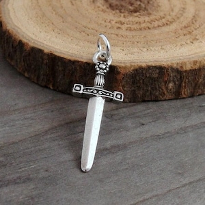 Breloque dague en argent, breloque épée longue 3D, breloque épée de pirate, breloque épée médiévale, pendentif poignard, breloque chevalier, cadeau combattant à l'épée