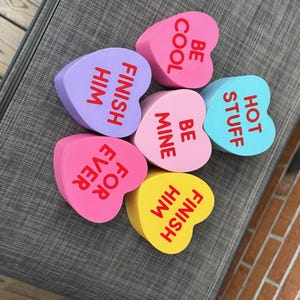 Caja para mazo Heart Candy MTG con capacidad para 100 cartas con doble funda y dados.