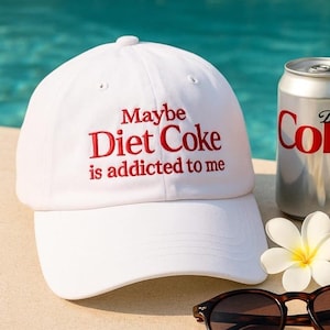 Vielleicht Diet Coke Is Addicted To Me Bestickte Baseballmütze, Lustiges Coke Geschenk für Diet Coke Liebhaber, Soda Geschenk Hut, Brauchen Diet Coke Cap
