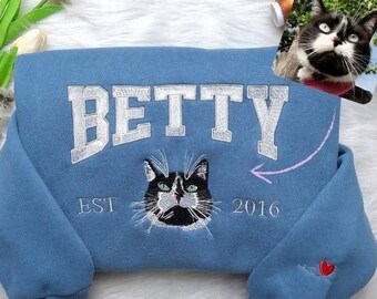 Cat Sweatshirt, Personalized Cat Hoodie, Cat Mom Gift, Personalized Pet Face and Pet name Sweatshirt, Gift for Cats Lover, Gift For Mom
