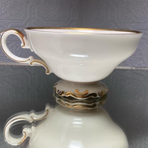 Hutschenreuther Selb Bavaria Brighton Pattern Footed Teacup Gold Trim German Porcelain Cup Elegant Vintage Teaware