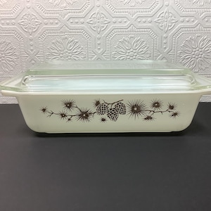 Pyrex  Golden Pine 575B Casserole Dish and Lid, Pyrex Holiday Golden Pine Rectangle  1960s Casserole Vintage Kitchen