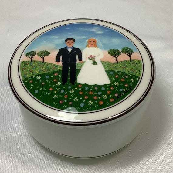 Villeroy & Boch Porcelain Trinket Box, Design Naif, Folk Art Wedding Scene