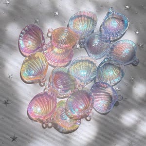 Glossy Shell Pendant with Waterproof Coating - 1 pc