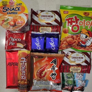 Korean Snack Box, K Food, Korean Snack Starter kit, Gift for friends, Gift for family, Snacking Idea, Dormitory Gift, Asian Snack Box