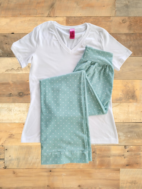 Organic Cotton Sleepwear Set: Cozy Loungewear for Women, Sustainable Pajamas, Ideal Mother's Day Gift