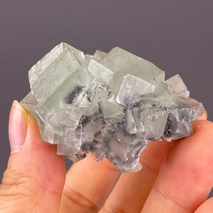 Grüne Fluorit-Kristallstufe, transparente Würfelart, aus der Mine in der Provinz Hunan, China