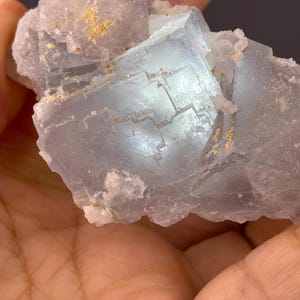 Funkelnder natürlicher Quartz Cluster mit Fluorit: Rohes Mineral aus Fujian, China zum Heilen & Dekorieren