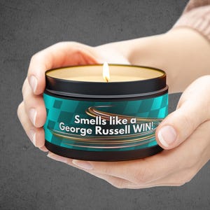 Riecht wie eine George Russel Win Candle, Formel-1-Team Mercedes F1 Racing Theme Kreative Einzigartige Lustige Coole Rennauto-Geschenkidee für Fans