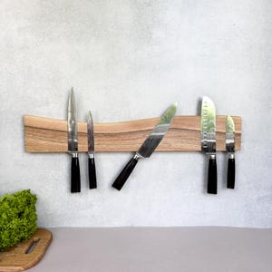 Handcrafted walnut magnetic knife holder. Live edge magnetic knife block. Wall mounted custom knife holder, gift for mom