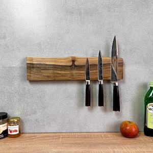 Walnut magnetic knife holder. Live edge magnetic knife display. Wall mounted custom knife rack, gift for mom, home improvement