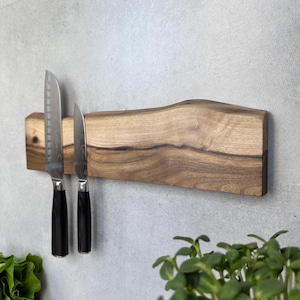 Walnut magnetic knife holder. Live edge magnetic knife display. Wall mounted custom knife rack, gift for mom, home improvement