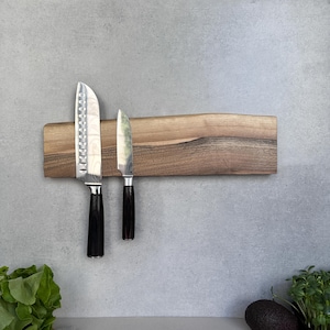 Walnut magnetic knife holder. Live edge magnetic knife display. Wall mounted custom knife rack, gift for mom, home improvement