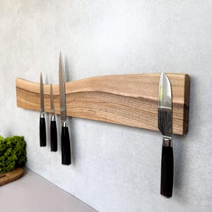 Handcrafted walnut magnetic knife holder. Live edge magnetic knife block. Wall mounted custom knife holder, gift for mom