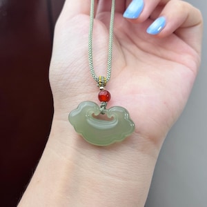 Jade Ruyi-hänge Qing Shui Transparent grön nefrit med certifiering 1645