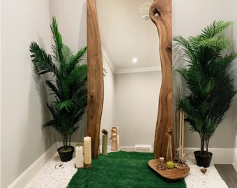 Live Edge Olivenholz Ganzkörper Spiegel: Asymmetrischer Stand Spiegel