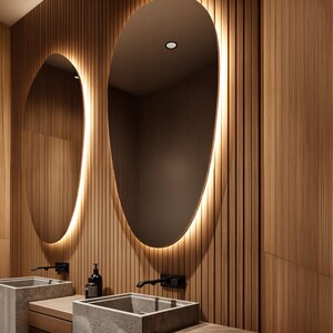 Always look perfect with the LED light mirror that will illuminate your makeup routine. Thanks to its water and moisture resistant structure, it can be used safely in bathrooms.