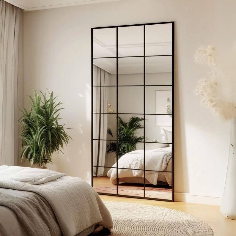 The modern wavy garden mirror adds an elegant touch to your home decoration with its minimalist and stylish design. The luxurious and modern windowpane mirror is also perfect for hotels, cafes and offices.