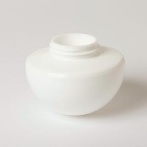 Elegant vintage vit glasskärm – Perfekt ersättning för att restaurera din tidlösa skandinaviska lampa